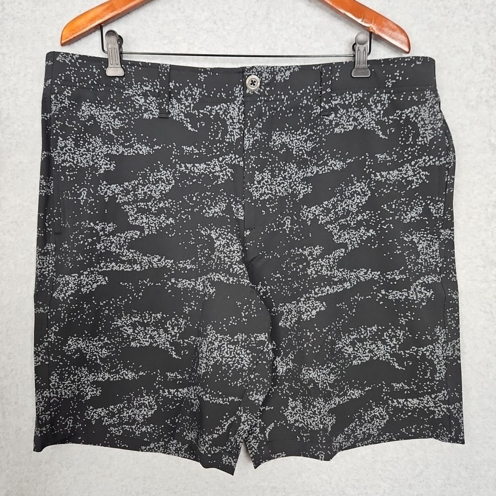 Under‎ Armour Storm Men's Size 38 Black UA Golf 10" Printed Shorts New